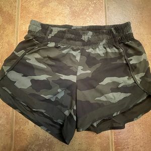 Athleta Camo Shorts XS